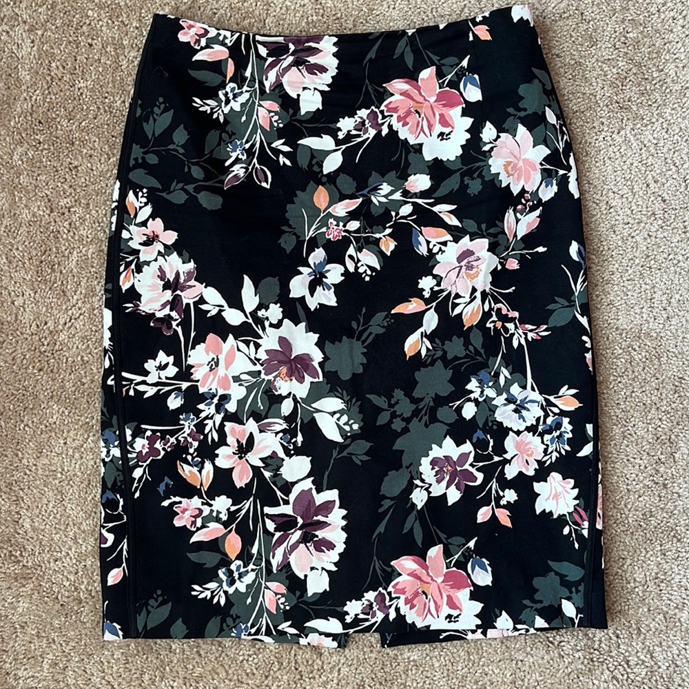 White House Black Market Floral Pencil Skirt